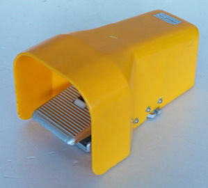 Ống dẫn bằng khí nén màu vàng / xanh dương 4F210-08G Ống khí nén chân với vỏ bảo vệ